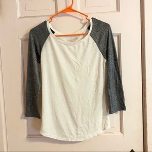 AE White 3/4 sleeve shirt